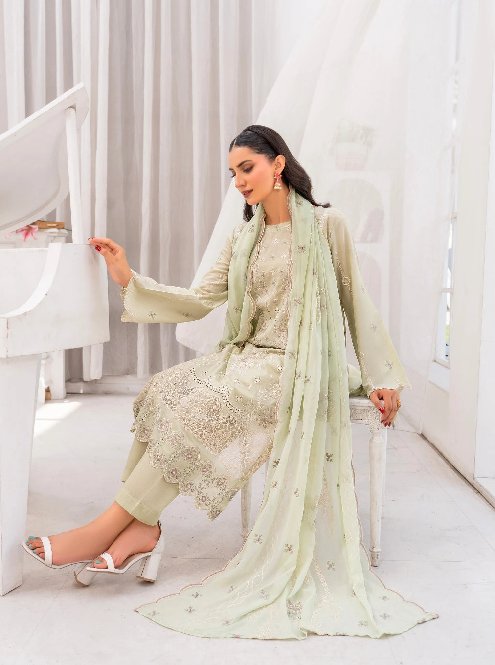 3PC Premium Embroidered Fine Lawn(Unstitched)