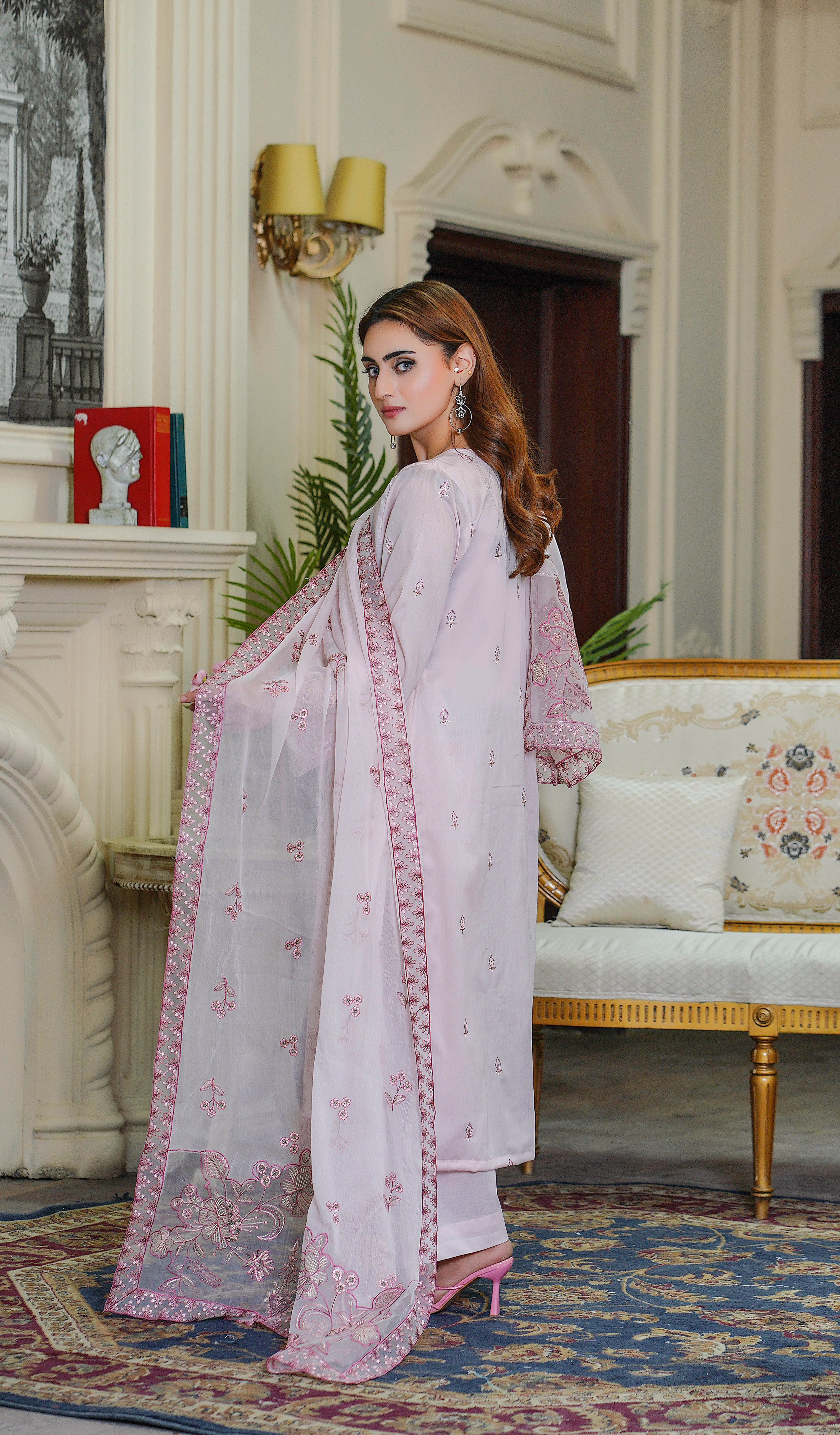 3PC EMBROIDERED PREMIUM LAWN SUIT (UNSTITCHED)