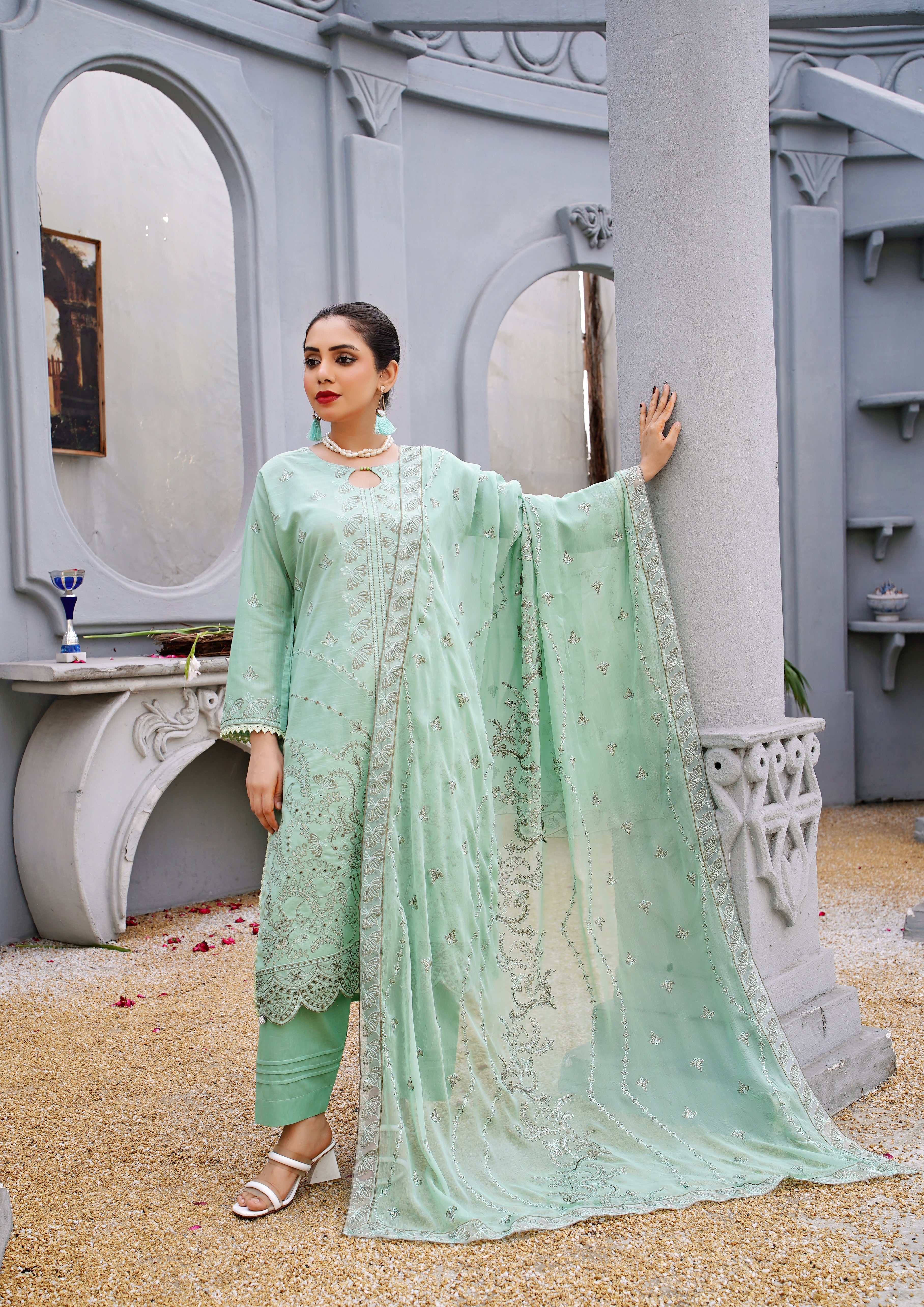 3 PIECE- EMBROIDERED SLUB LAWN SUIT (unstitched)