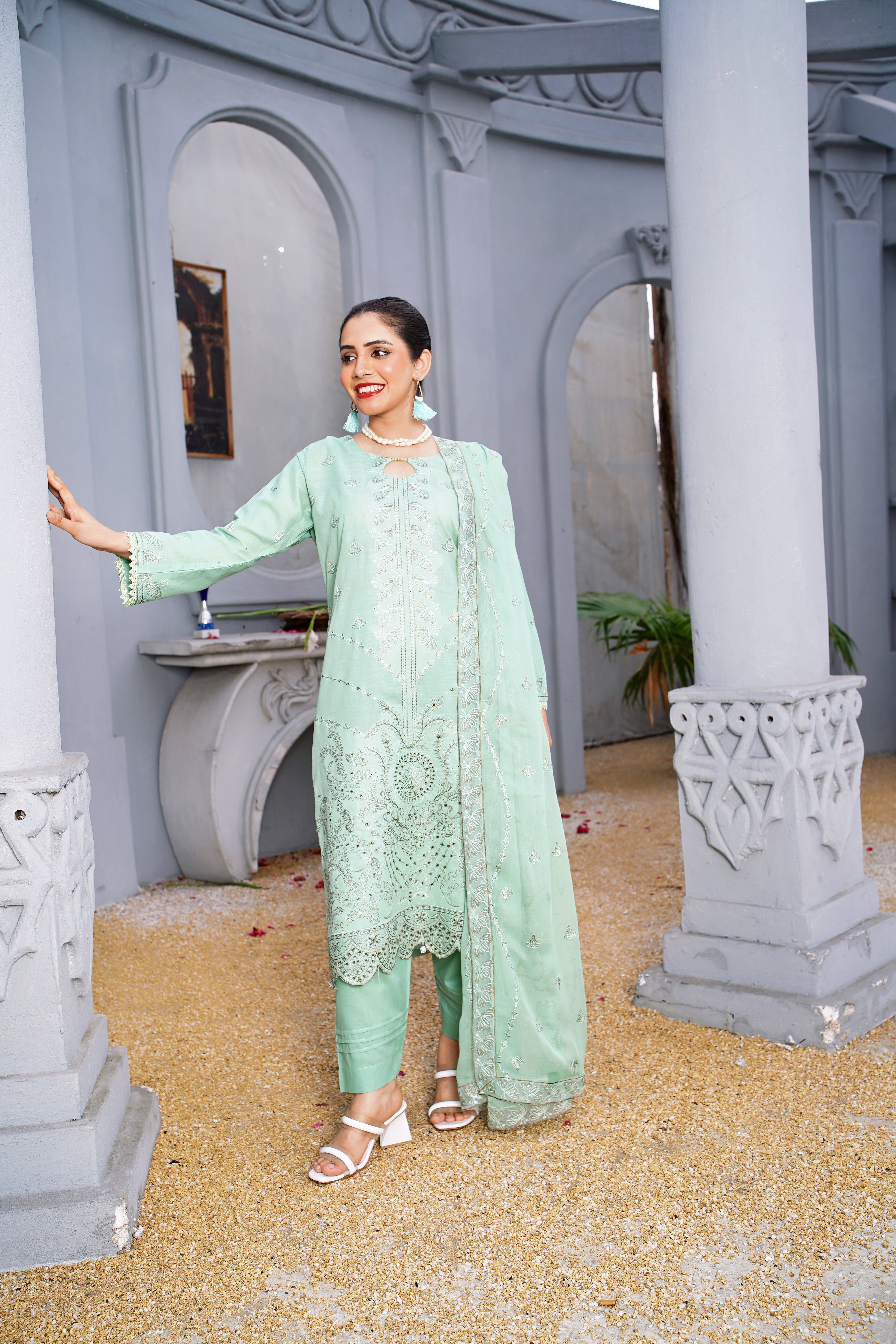 3 PIECE- EMBROIDERED SLUB LAWN SUIT (unstitched)