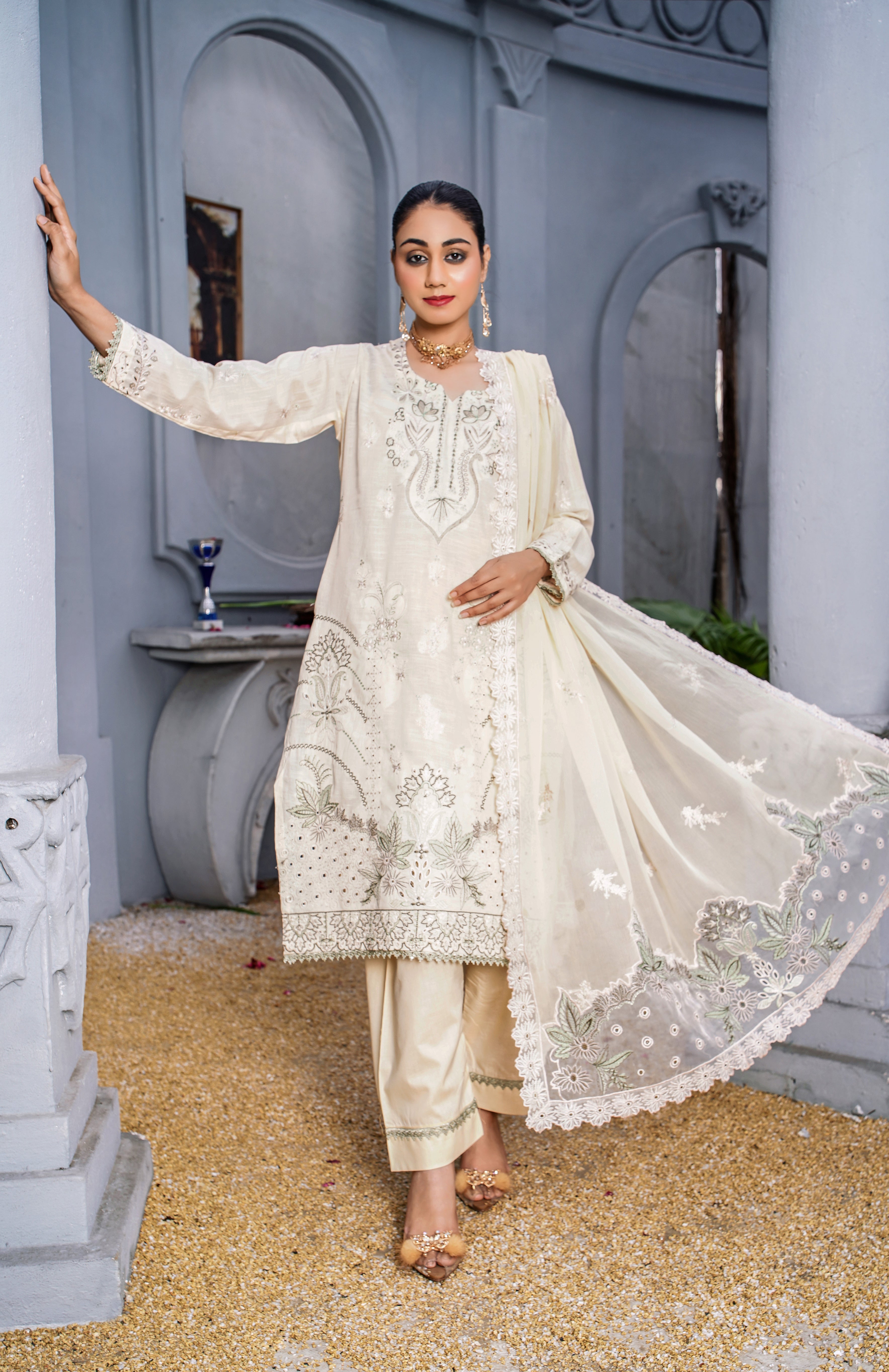 3 PIECE- EMBROIDERED SLUB LAWN SUIT (unstitched)