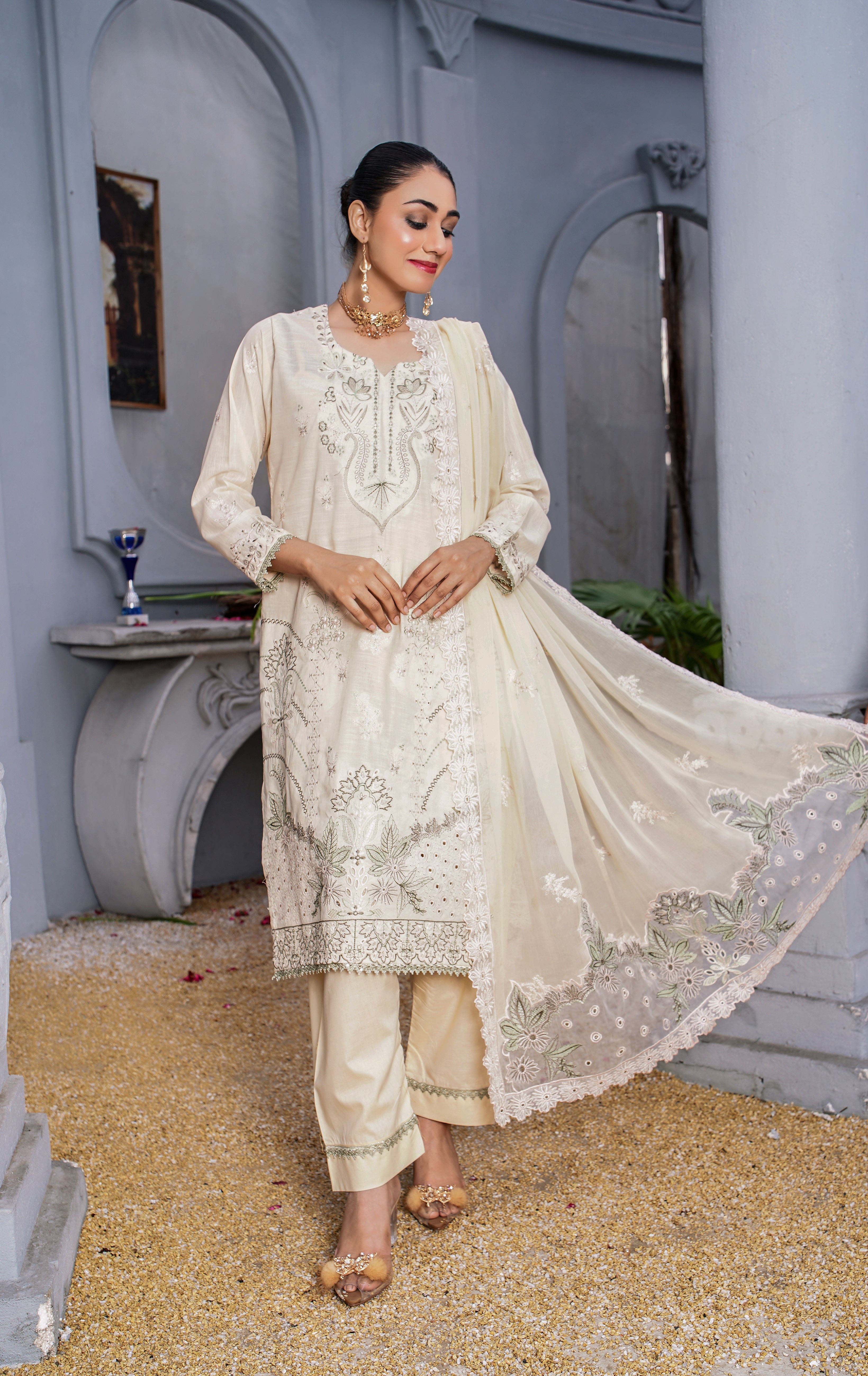 3 PIECE- EMBROIDERED SLUB LAWN SUIT (unstitched)