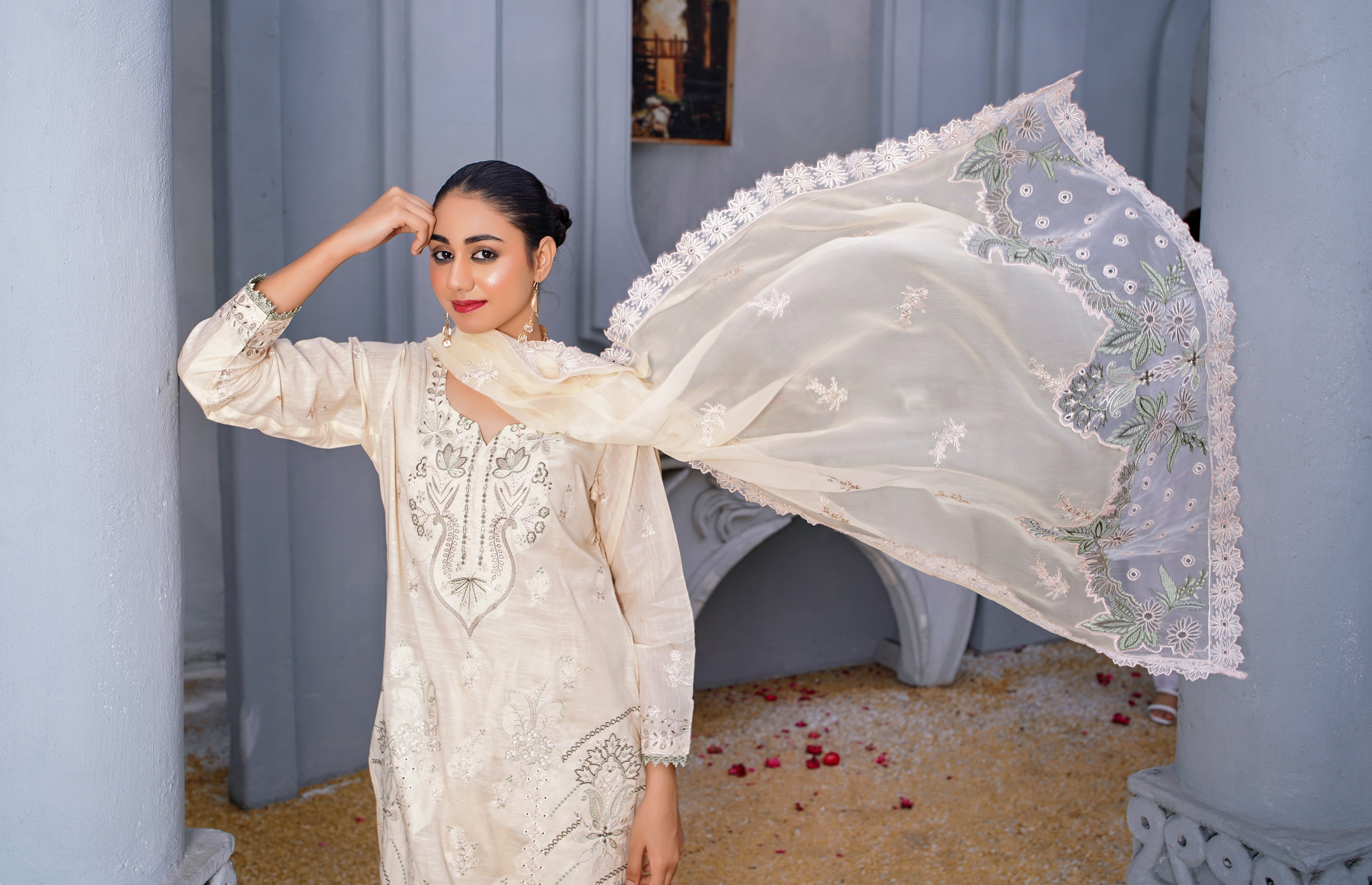 3 PIECE- EMBROIDERED SLUB LAWN SUIT (unstitched)