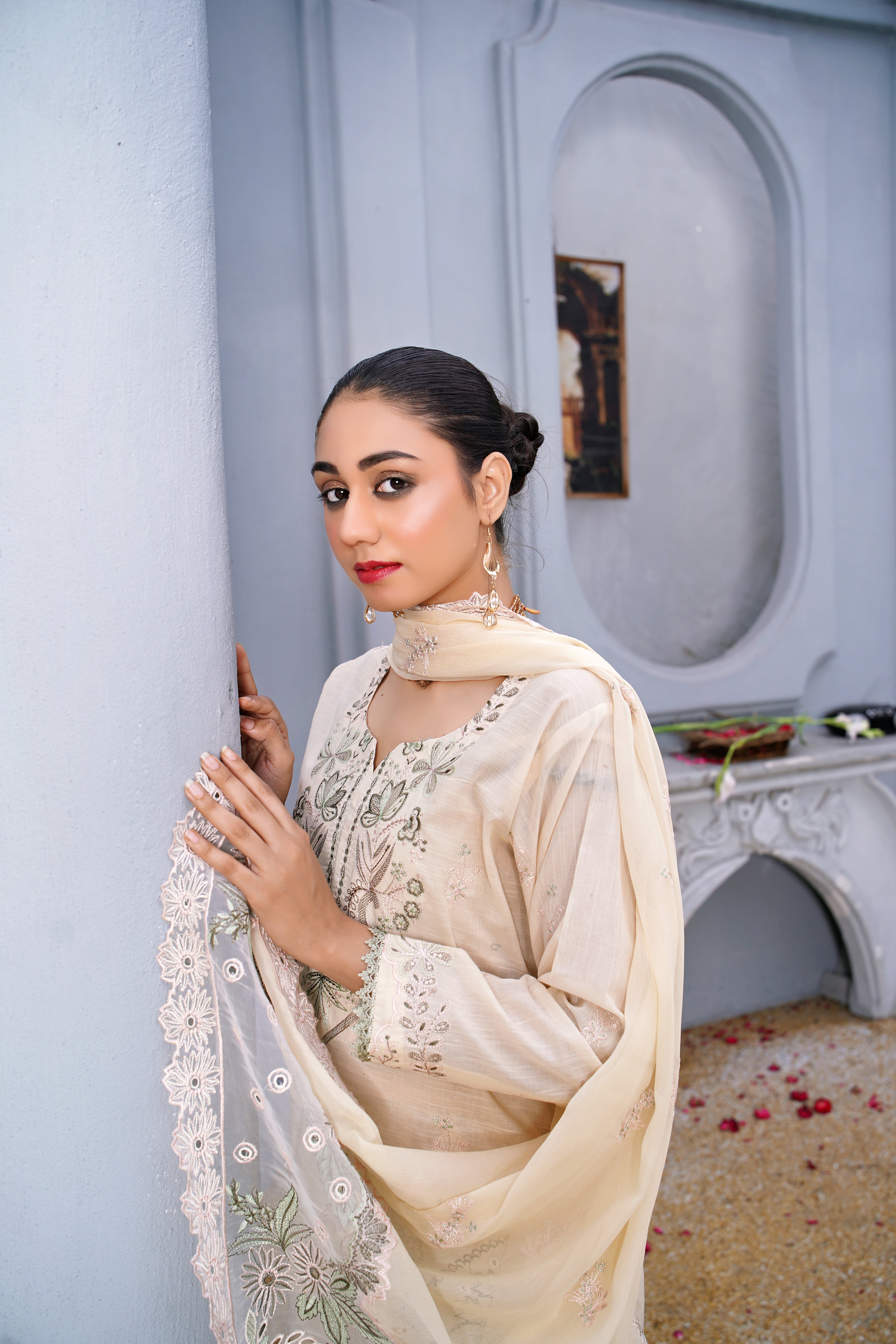 3 PIECE- EMBROIDERED SLUB LAWN SUIT (unstitched)