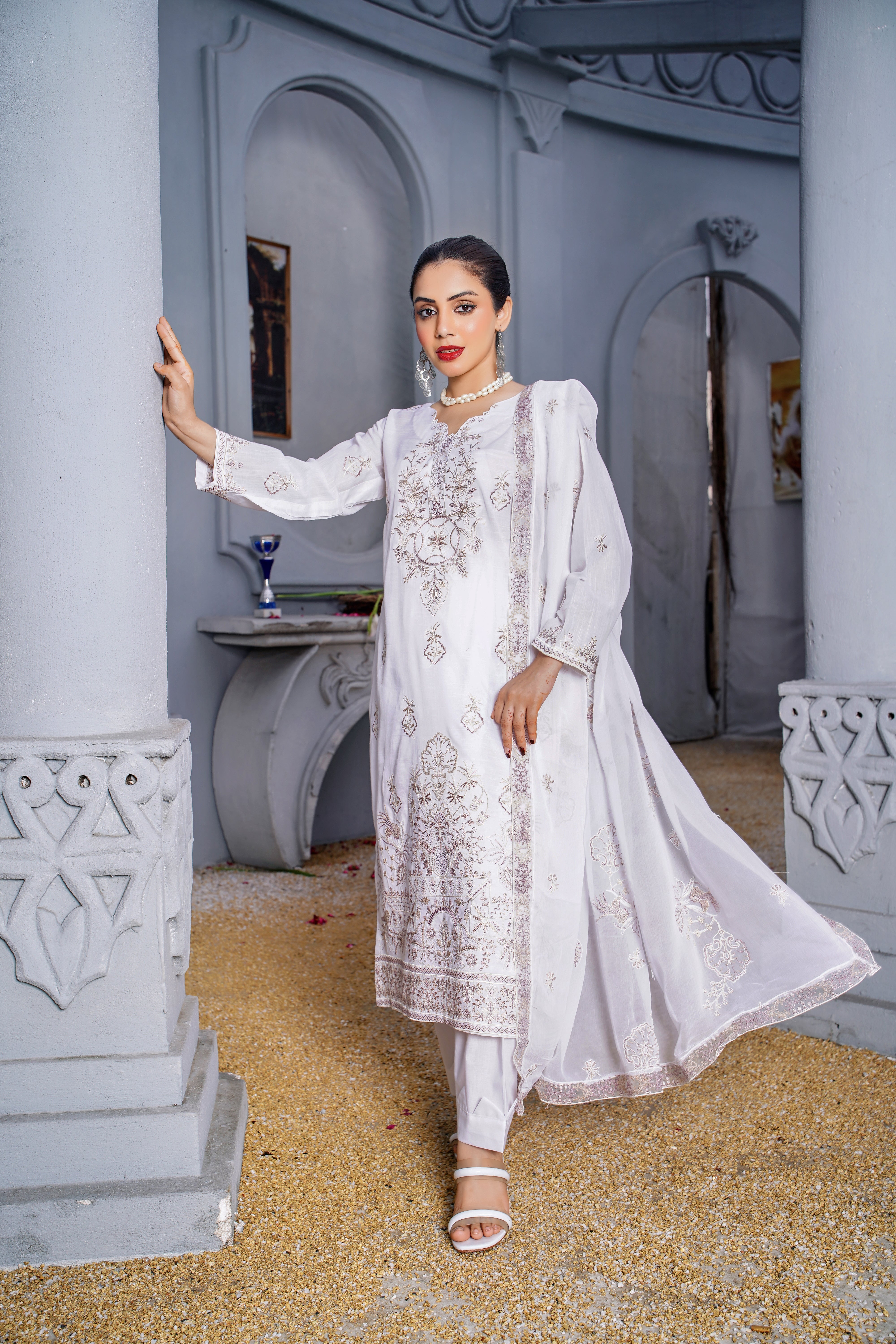 3 PIECE- EMBROIDERED SLUB LAWN SUIT (unstitched)
