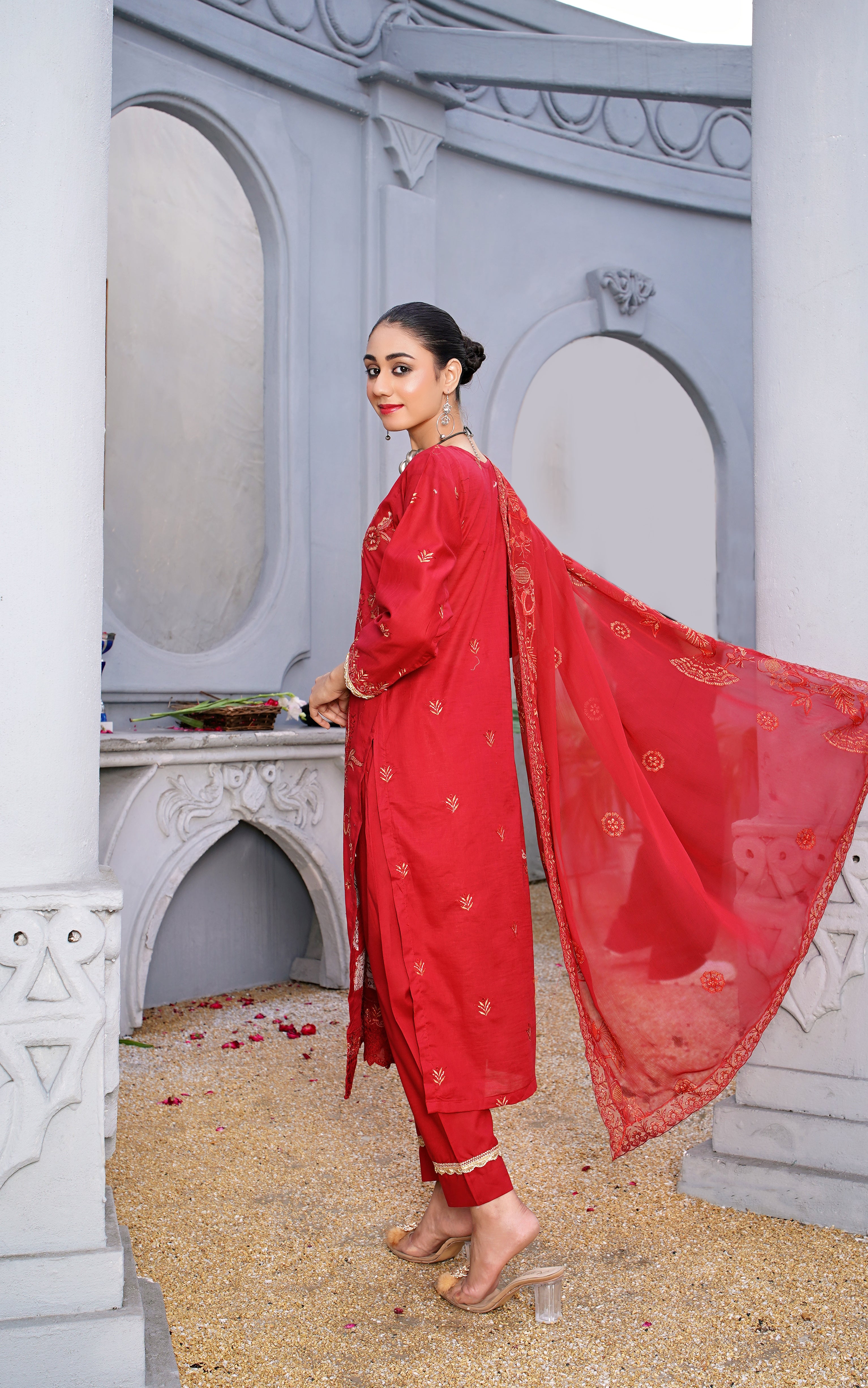 3 PIECE- EMBROIDERED SLUB LAWN SUIT (unstitched)