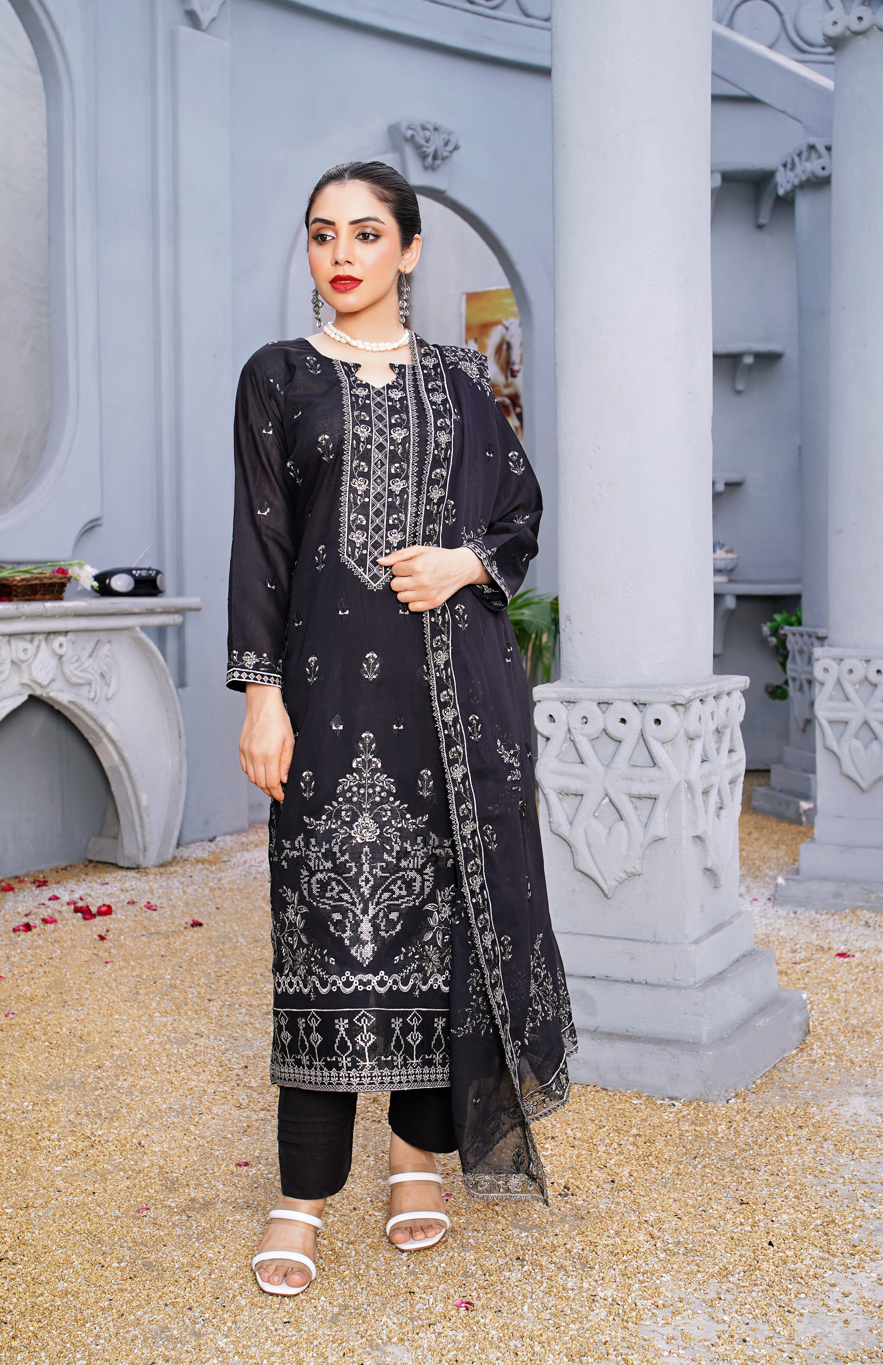 3 PIECE- EMBROIDERED SLUB LAWN SUIT (unstitched)