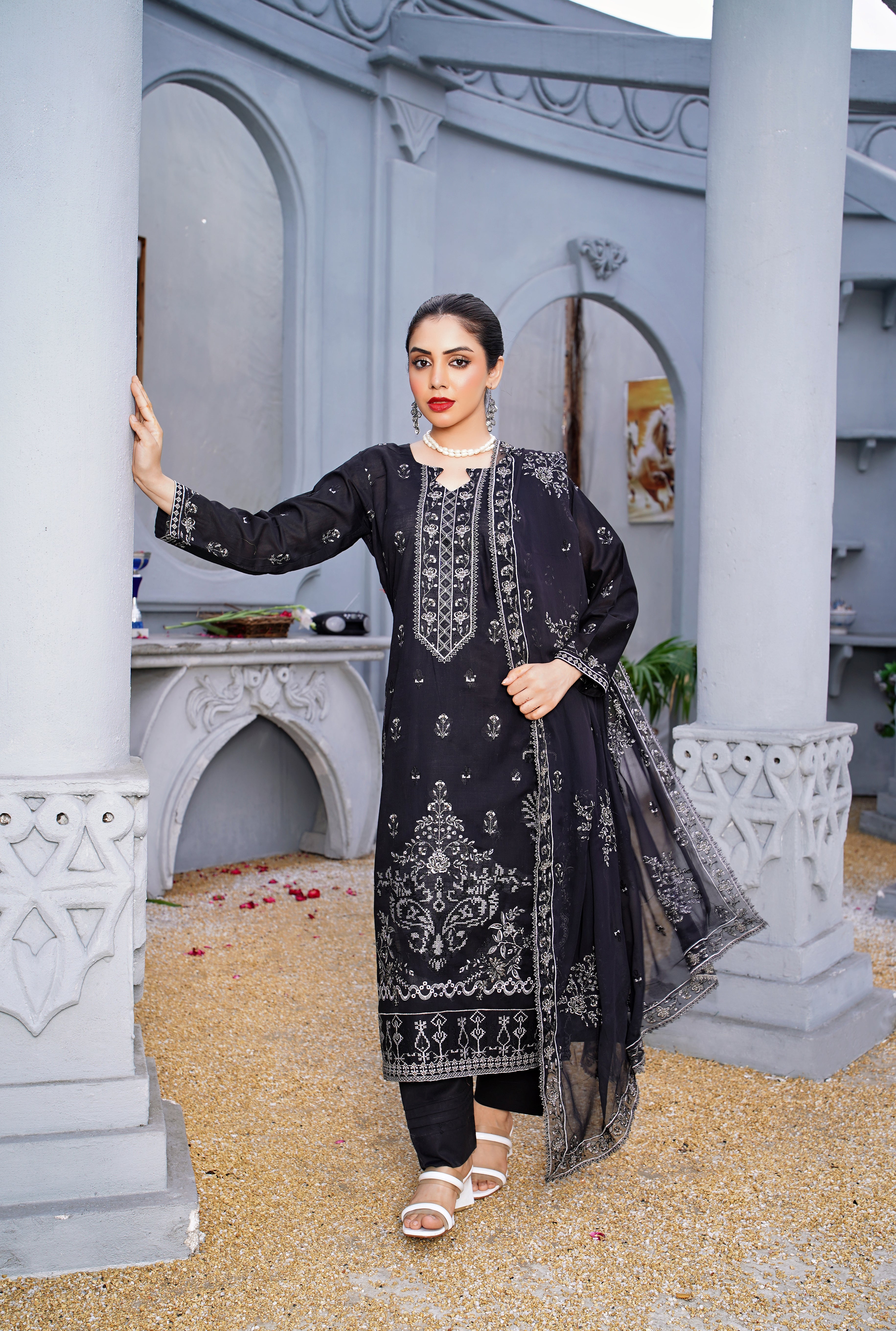 3 PIECE- EMBROIDERED SLUB LAWN SUIT (unstitched)