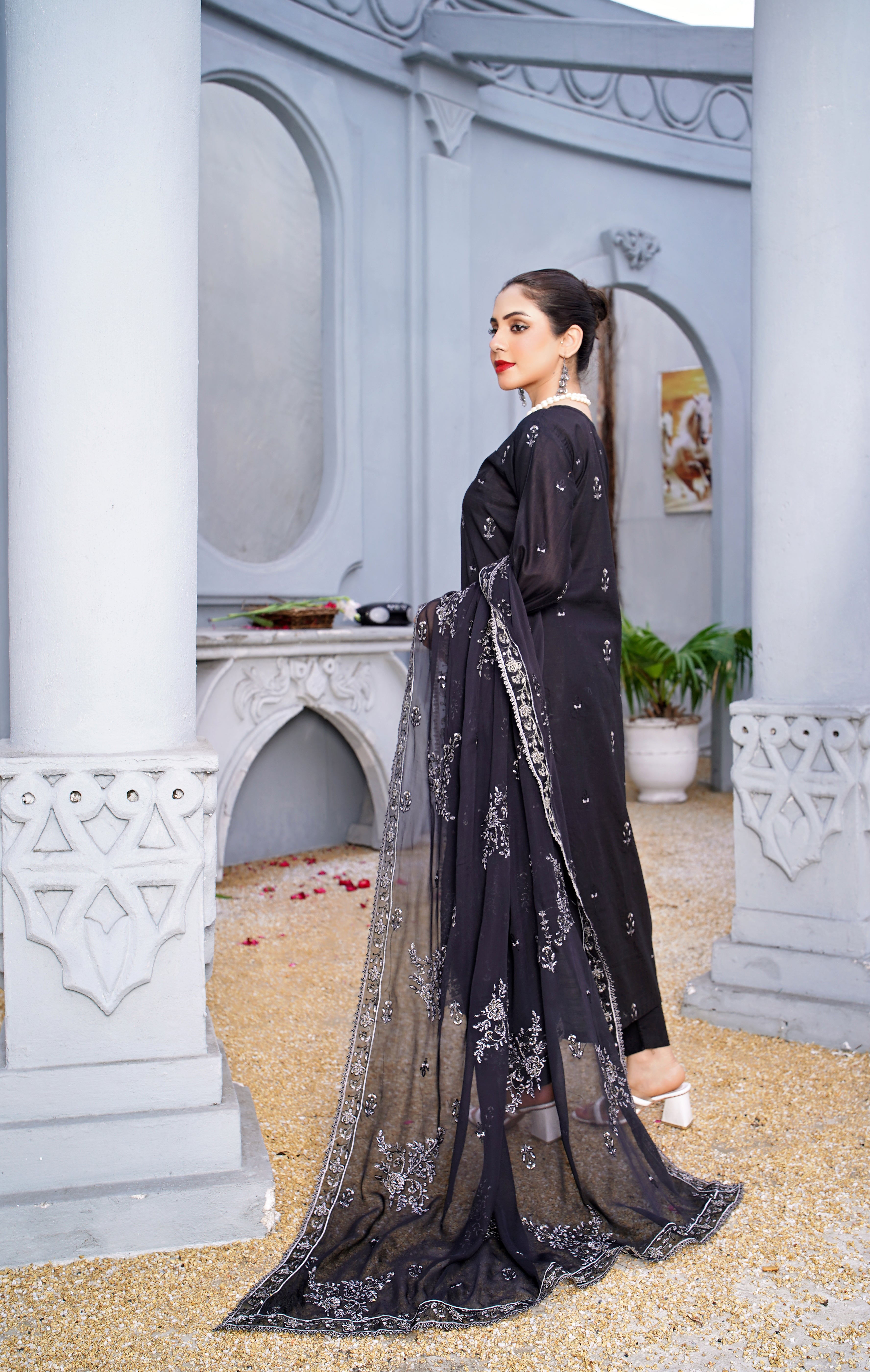 3 PIECE- EMBROIDERED SLUB LAWN SUIT (unstitched)