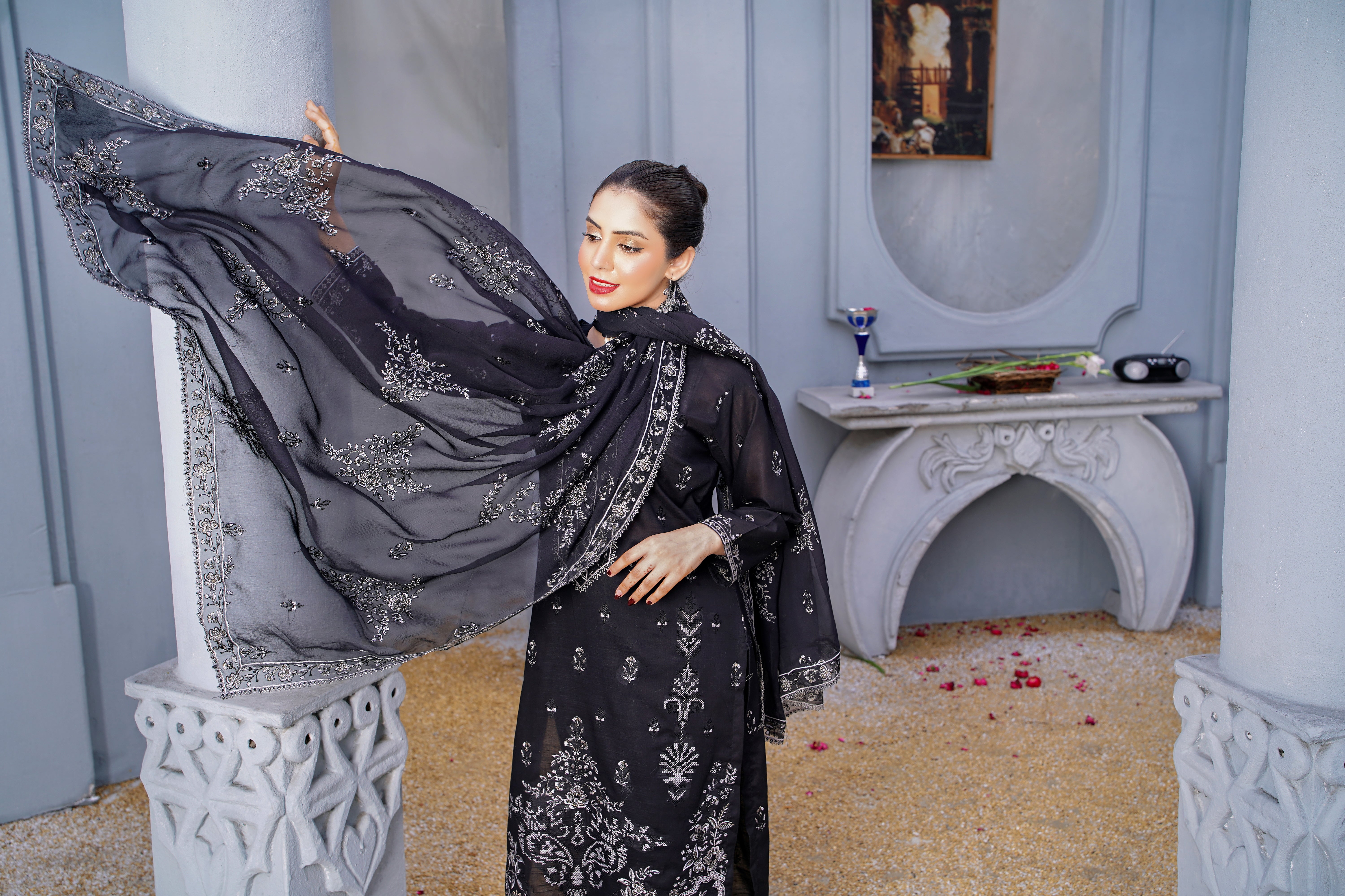 3 PIECE- EMBROIDERED SLUB LAWN SUIT (unstitched)