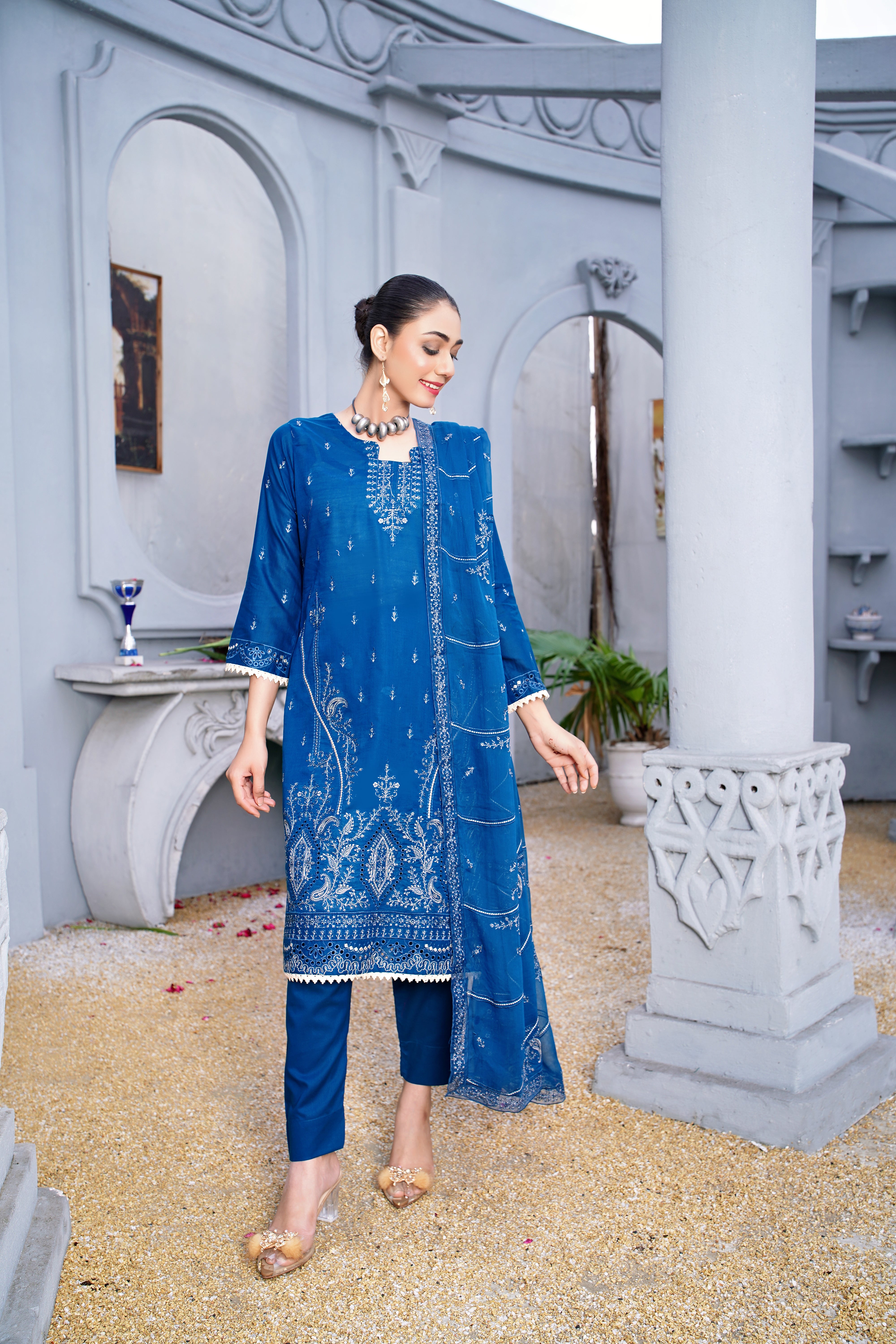 3 PIECE- EMBROIDERED SLUB LAWN SUIT (unstitched)