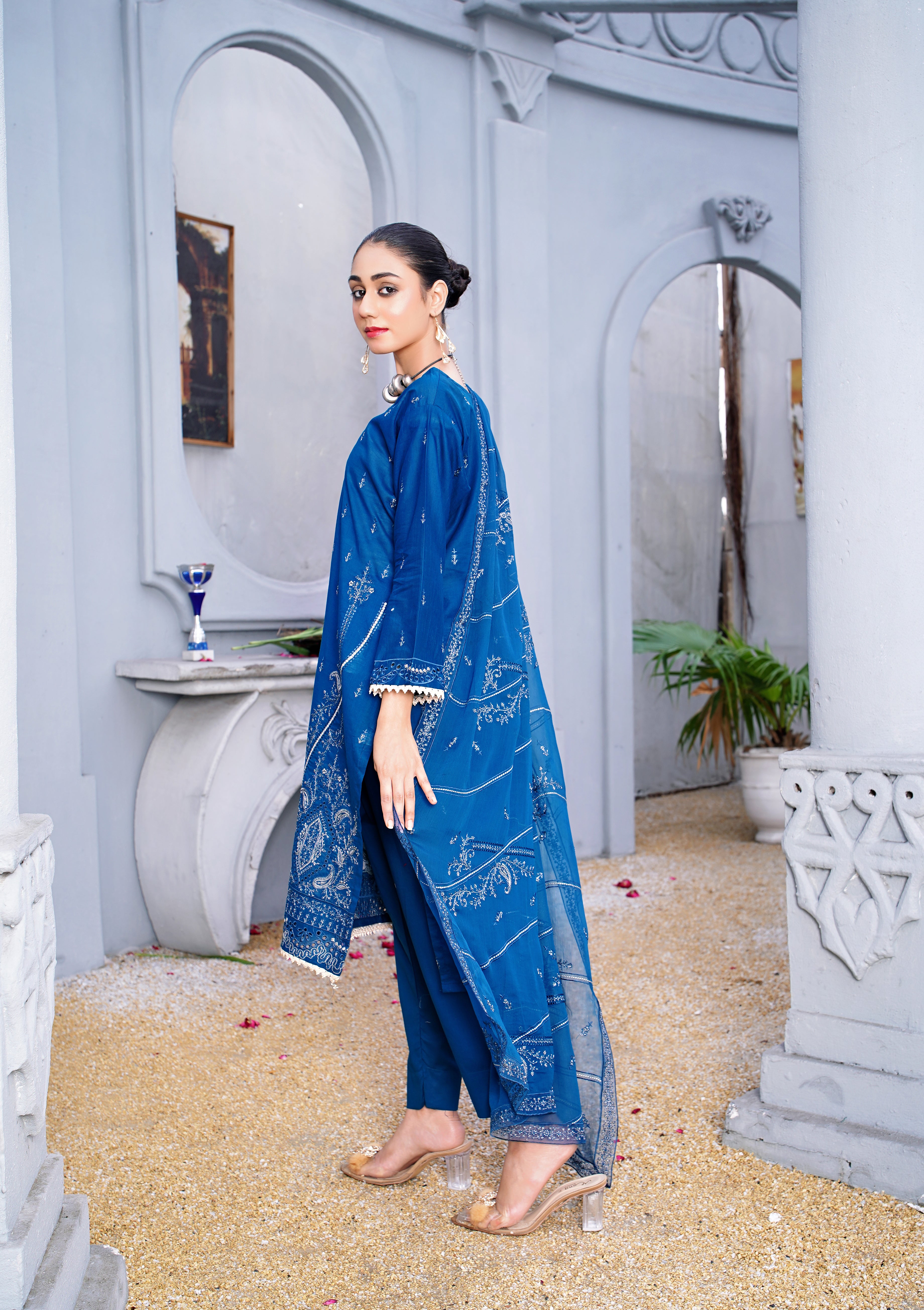 3 PIECE- EMBROIDERED SLUB LAWN SUIT (unstitched)