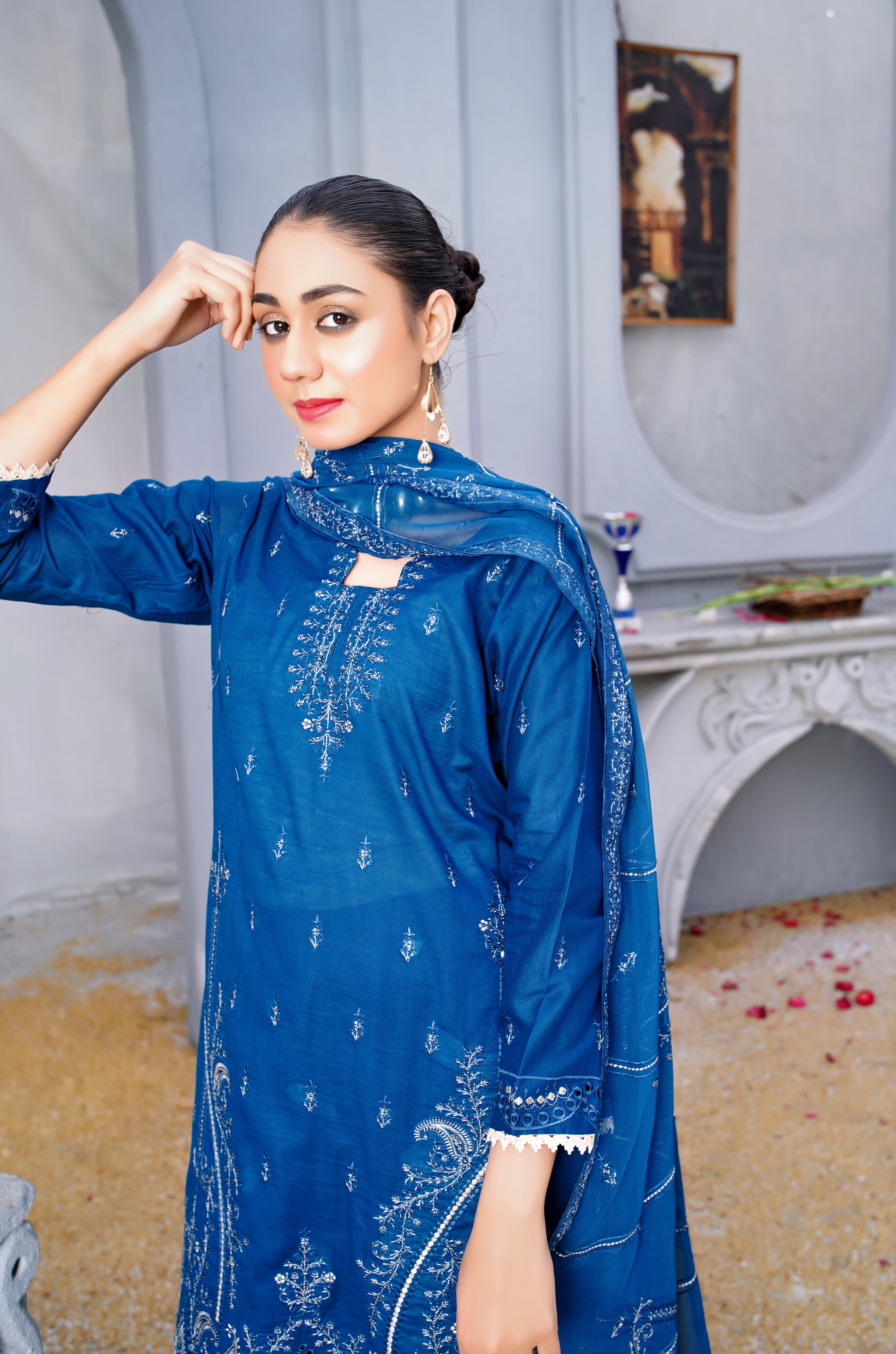 3 PIECE- EMBROIDERED SLUB LAWN SUIT (unstitched)