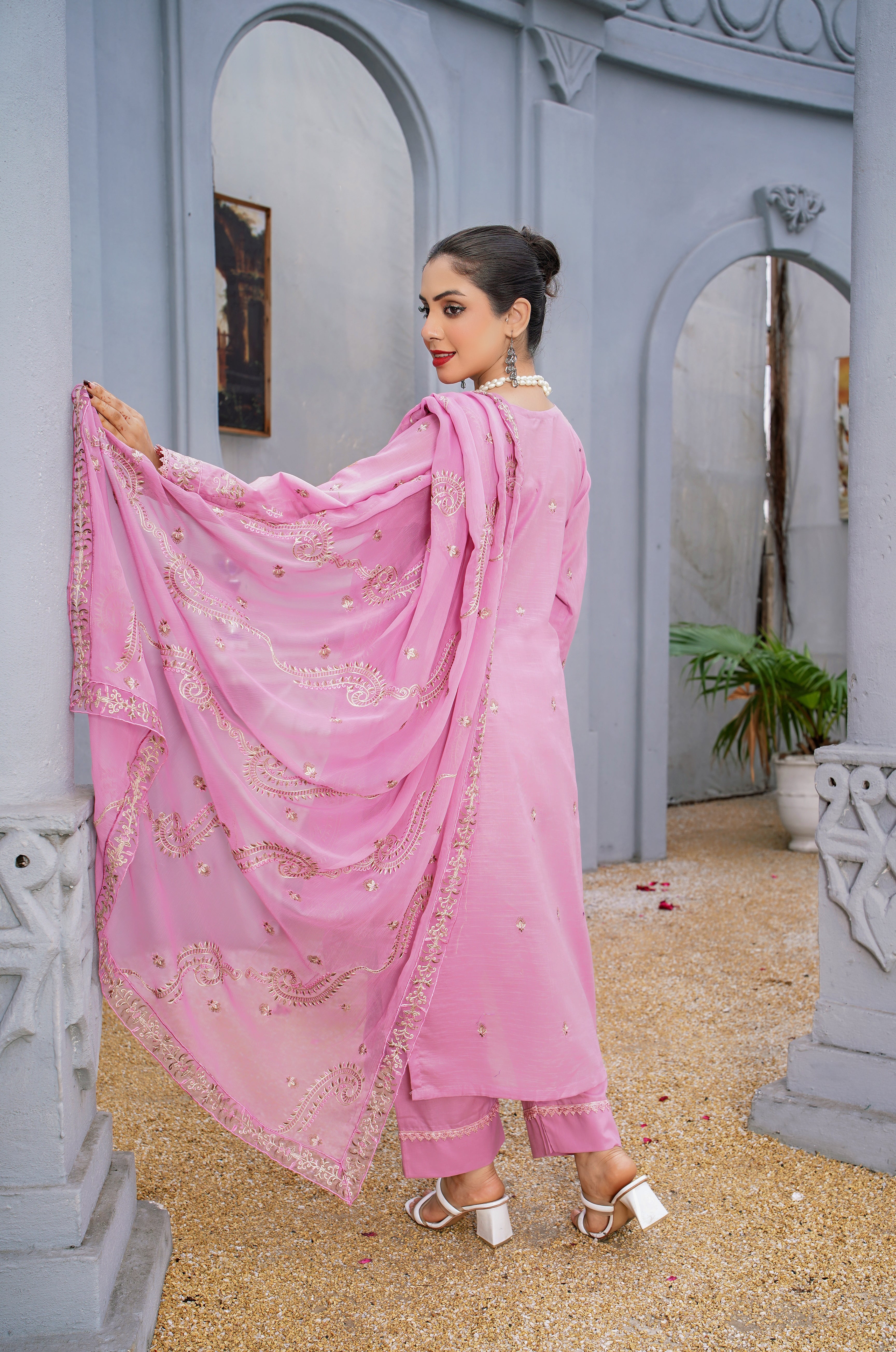 3 PIECE- EMBROIDERED SLUB LAWN SUIT (unstitched)