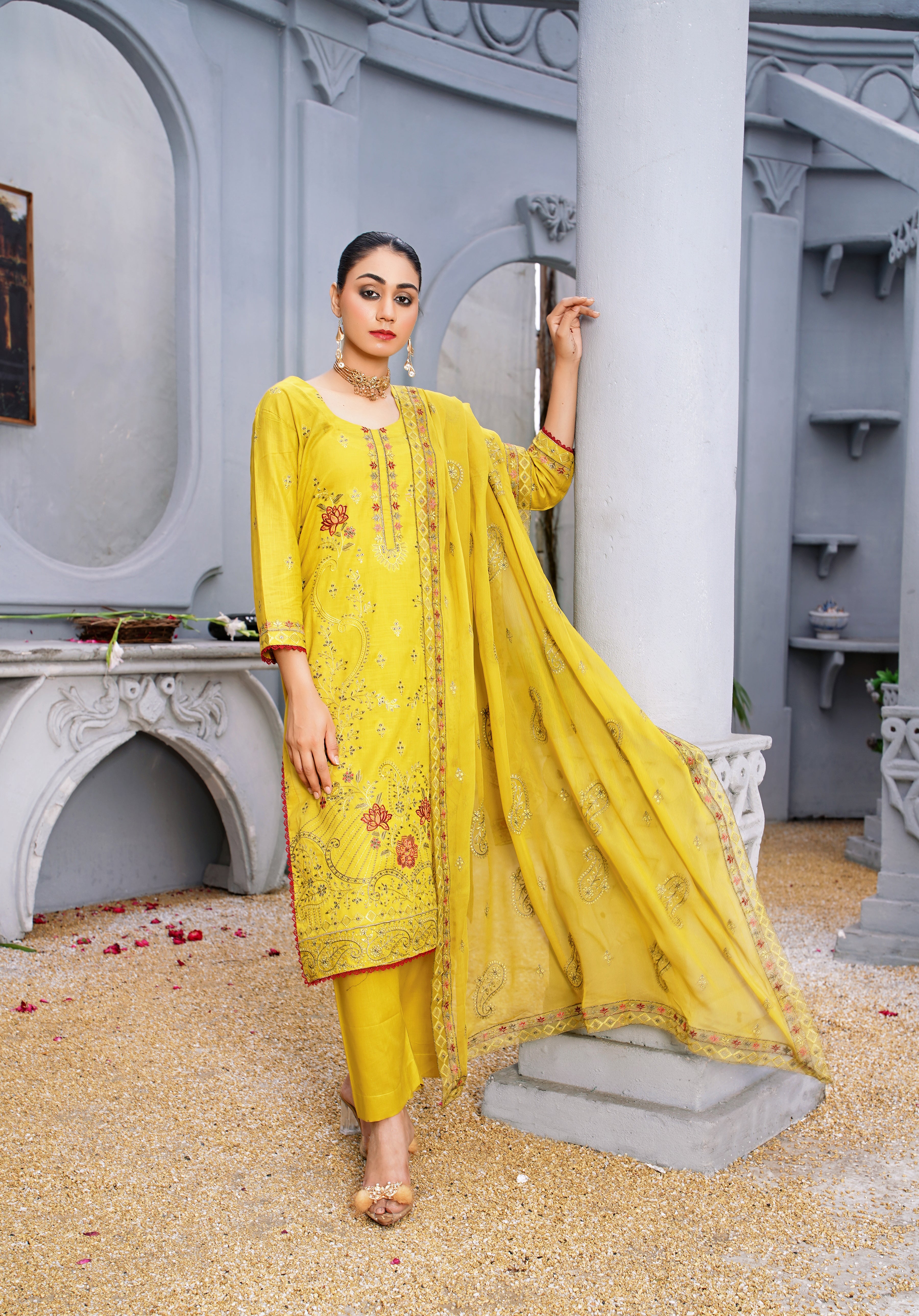 3 PIECE- EMBROIDERED SLUB LAWN SUIT (unstitched)