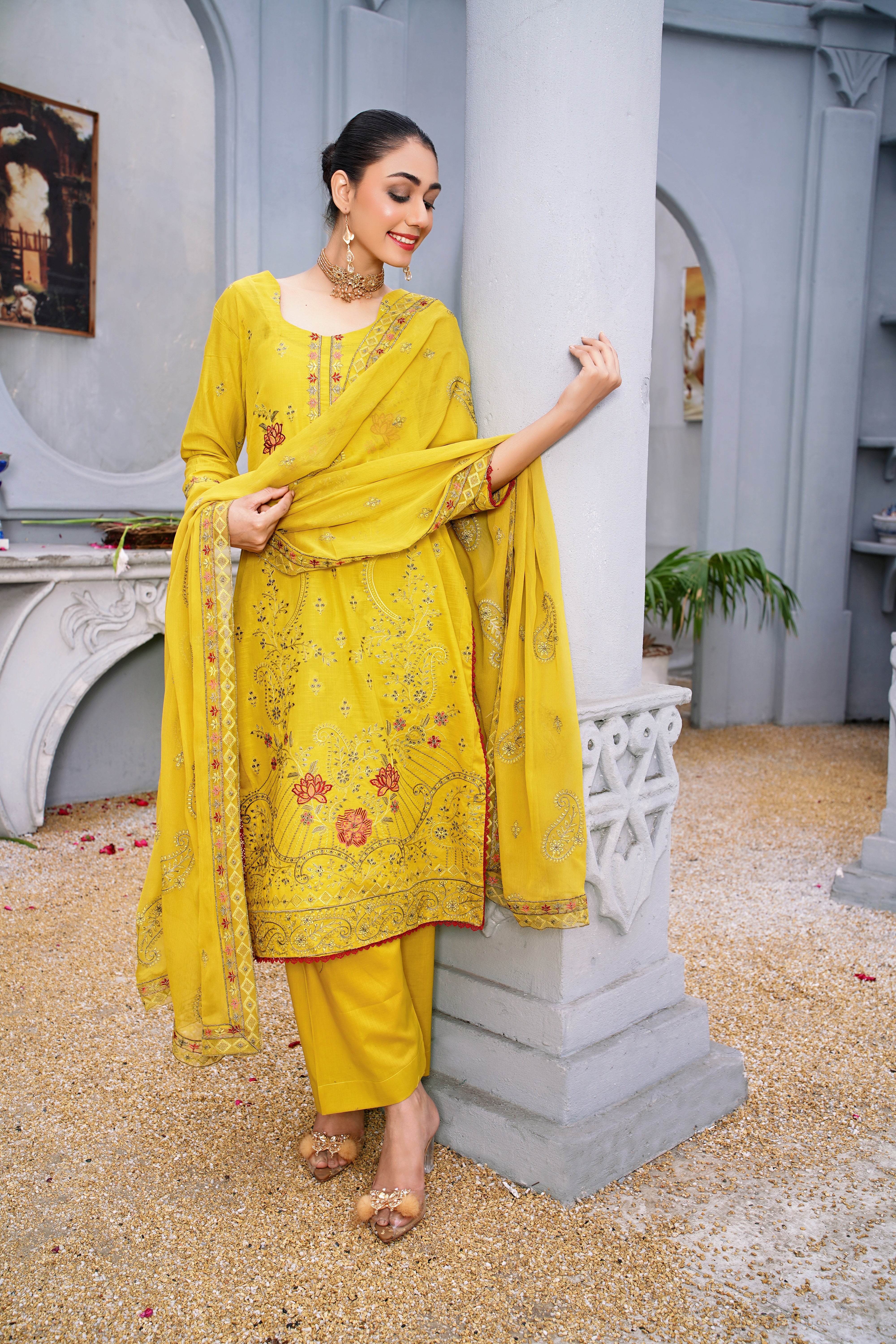 3 PIECE- EMBROIDERED SLUB LAWN SUIT (unstitched)